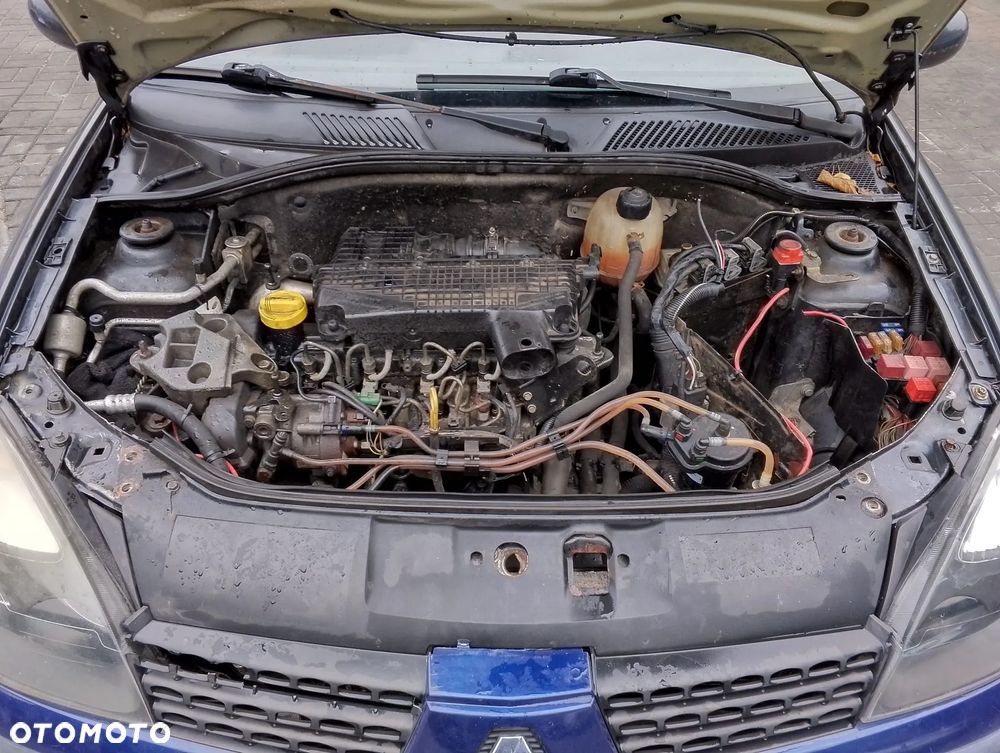 Renault Thalia (01-03r.) 1.5 DCI 65KM. Silnik K9K 700 Skrzynia JB3976 lakier TE866. Cały na części. GWARANCJA !!!  Przód Tył Zestaw Komplet Drzwi Klapa Zderzak Błotnik Maska Grill Atrapa Szyba Pas Lampa Lusterko Boczki Fotel Kanapa Kokpit Deska Rozdzielcza Przełącznik Włącznik Sterownik Przewody Wiązka Instalacja Moduł Komputer Czujnik Listwa Pompa Alternator Wtryski Głowica Rozrusznik Kompresor Sprzęgło Dwumas Silnik Skrzynia ABS Klimatyzacji Paliwa Wspomagania Kolektor Turbina Przepustnica Zawór Chłodnica Koło Hak Belka Sanki Zawieszenie Mcpherson Półoś Amortyzator Wydech Tłumik Zacisk Most - 10