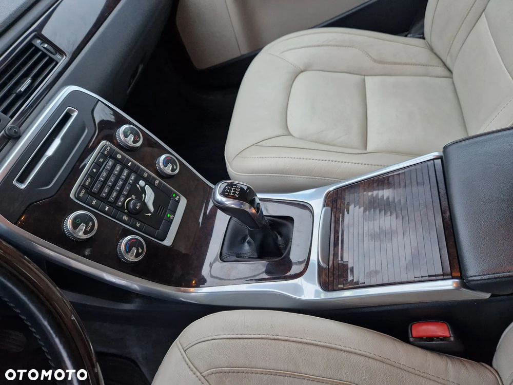 Volvo V70 D4 Momentum - 17