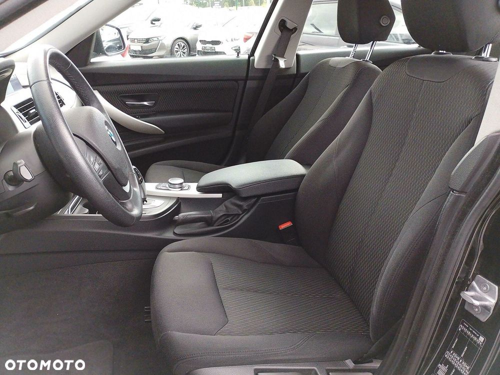 BMW Seria 3 320i GPF xDrive - 11