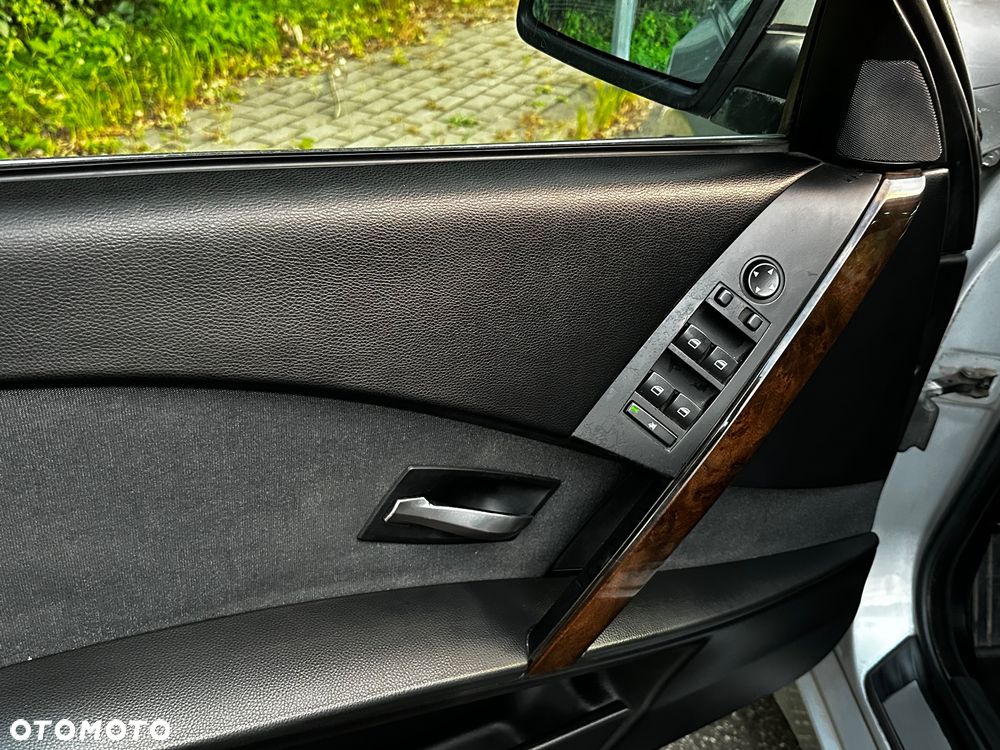 BMW Seria 5 523i - 13
