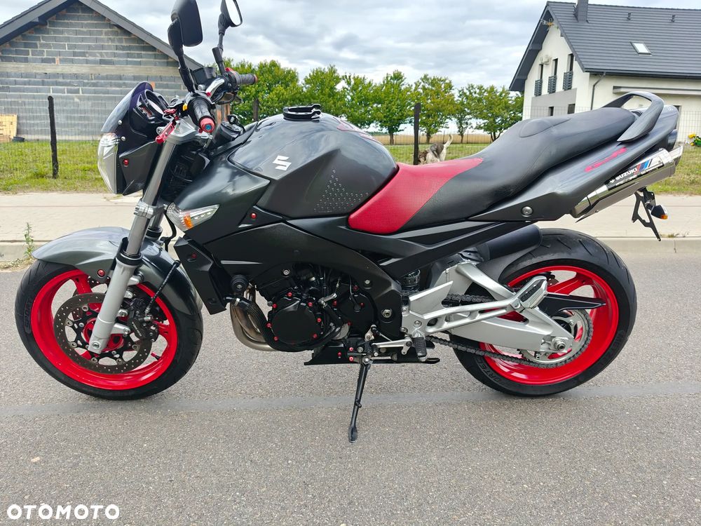 Suzuki GSR - 2