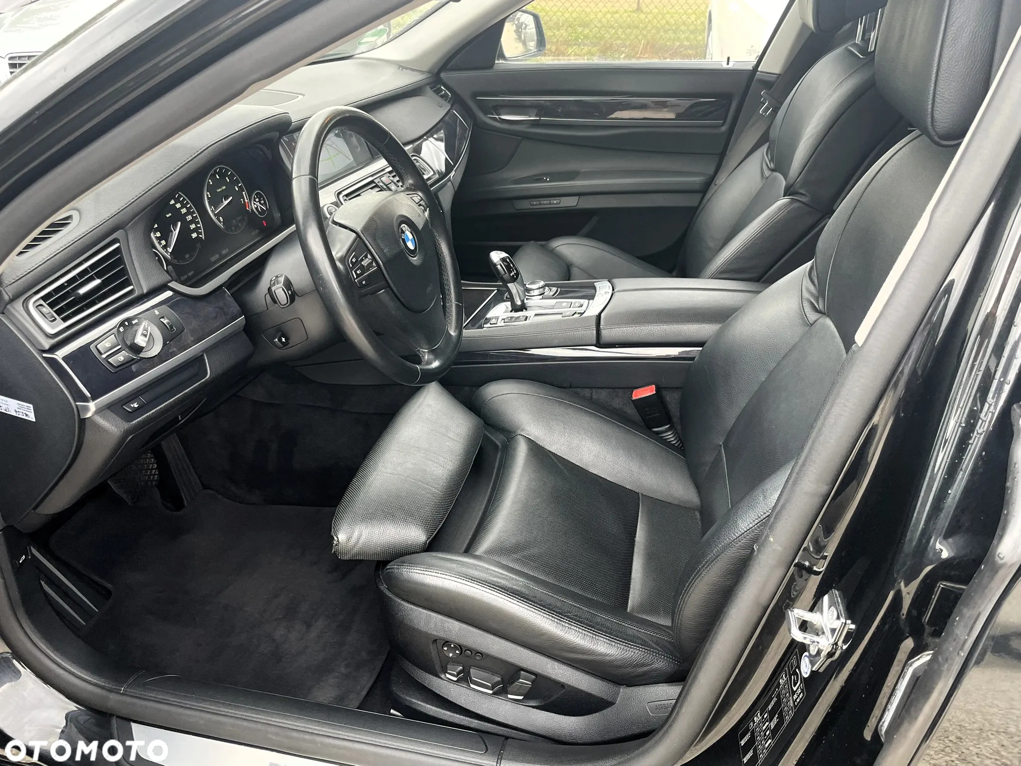 BMW Seria 7 750i - 10