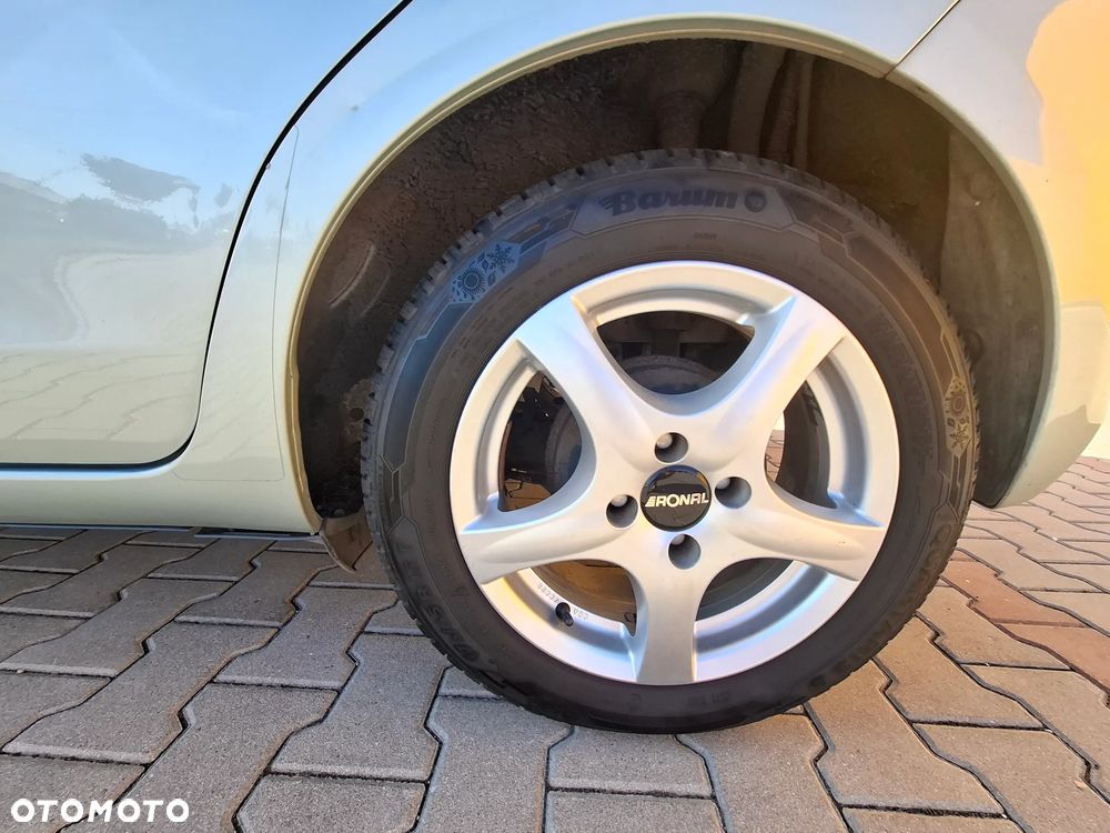 Toyota Yaris 1.33 Prestige - 31