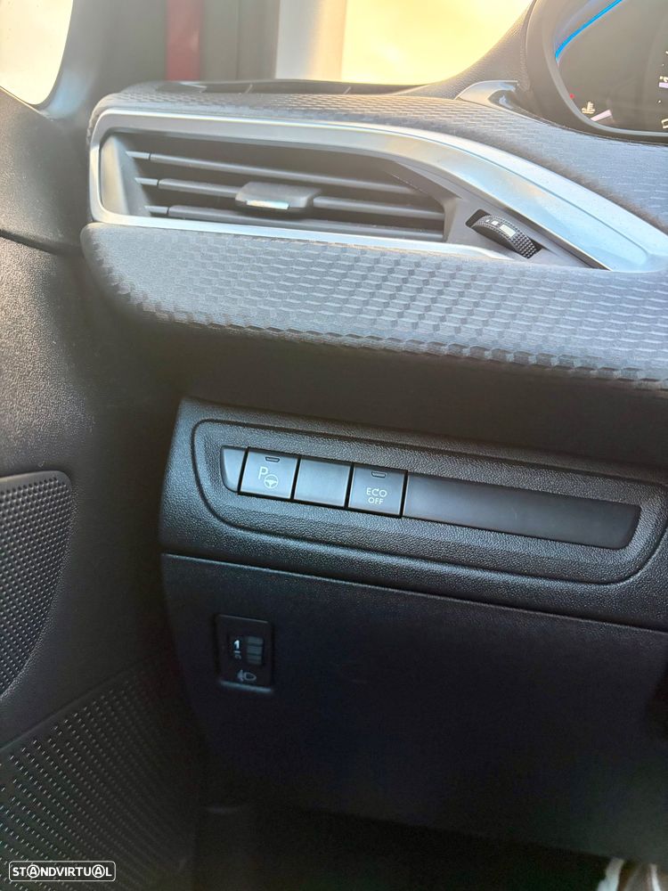 Peugeot 2008 1.2 PureTech Allure EAT6 - 8