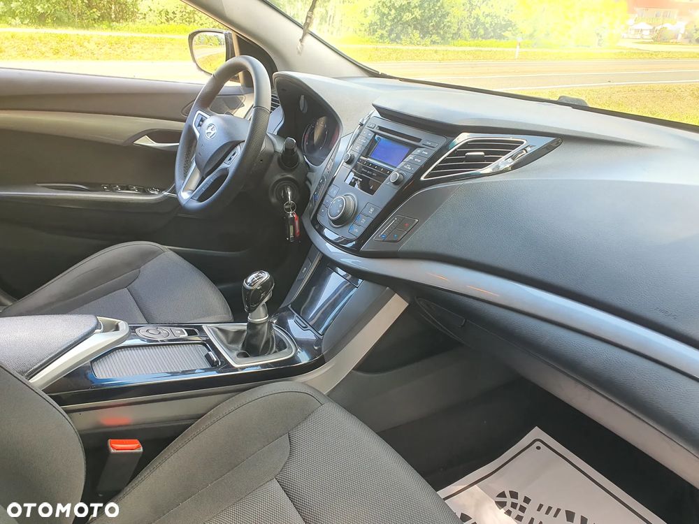 Hyundai i40 Kombi blue 1.6 Trend - 14