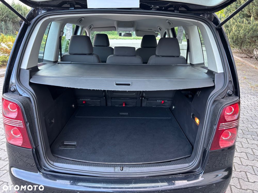 Volkswagen Touran - 10