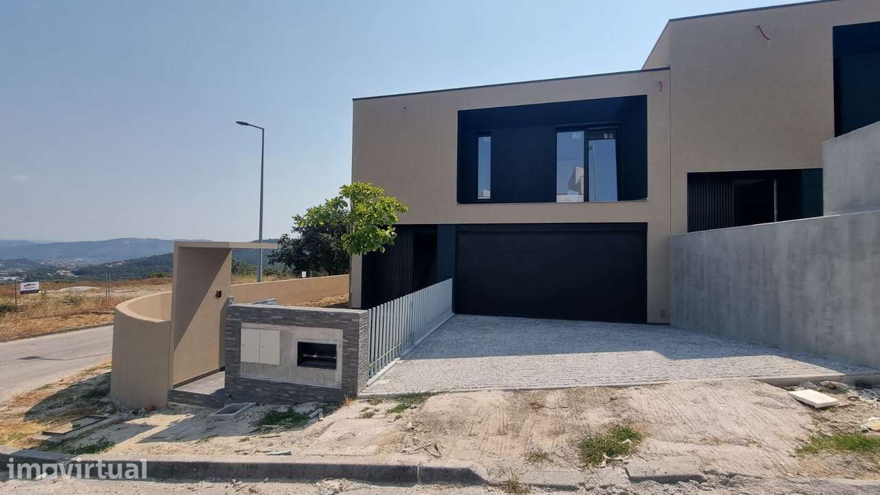 Moradia em Banda T3 Venda em Lanhoso,Póvoa de Lanhoso