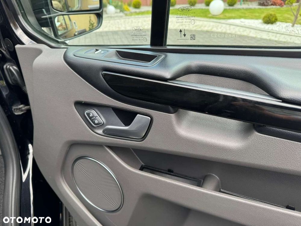 Ford Tourneo Custom - 34