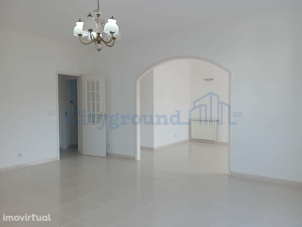 Moradia remodelada, com garagem e anexo, perto da Batalha - Grande imagem: 4/27