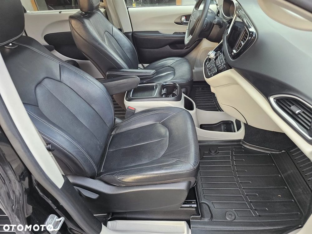 Chrysler Pacifica - 14