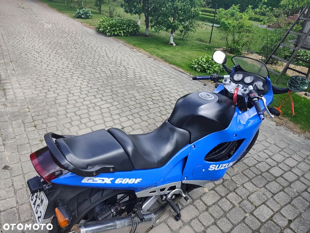 Suzuki GSX - 13