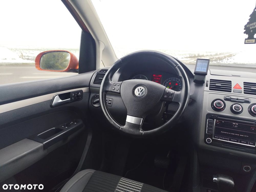 Volkswagen Touran 2.0 TDI Trendline DSG - 21