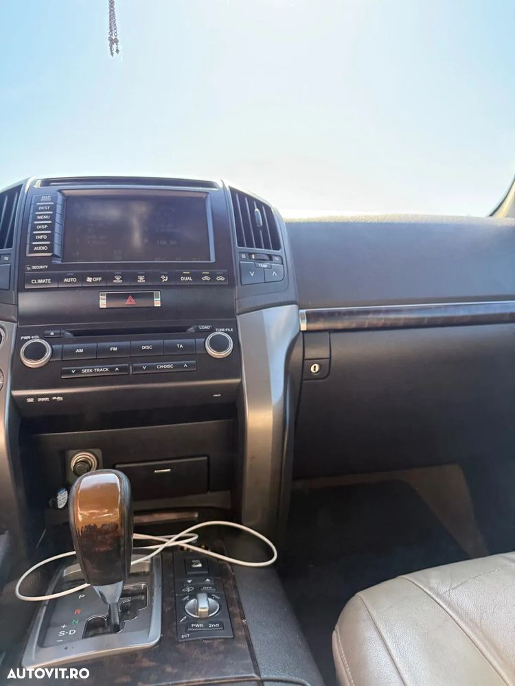 Toyota Land Cruiser V8 4.5 Aut Luxury - 39