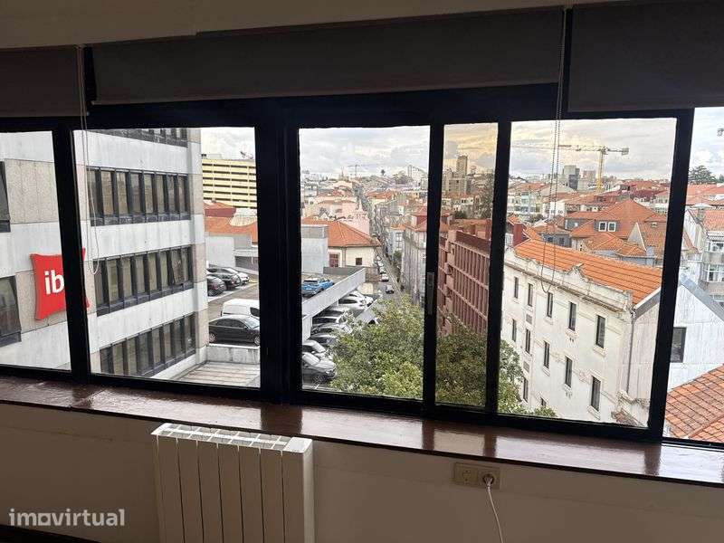 Espaço compartilhado/ Aréa central do Porto - Grande imagem: 2/5