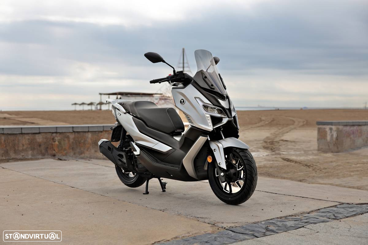 Voge SR1 - 16