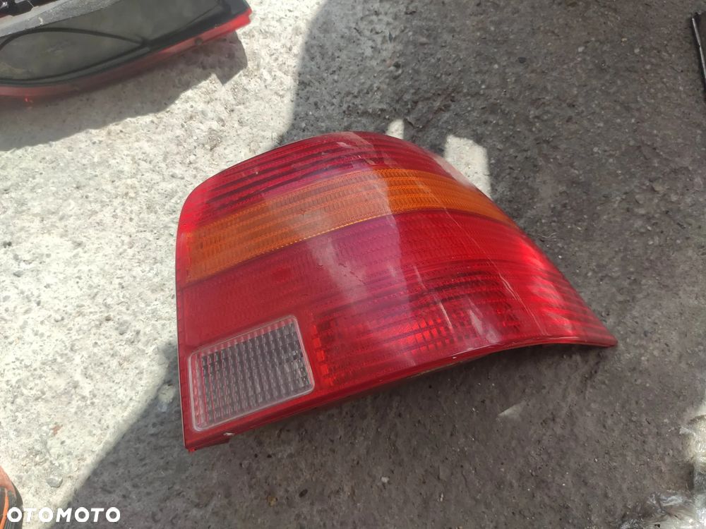 Lampa Prawy Lewy tył Vw Golf IV H/B z listwą żar - 11