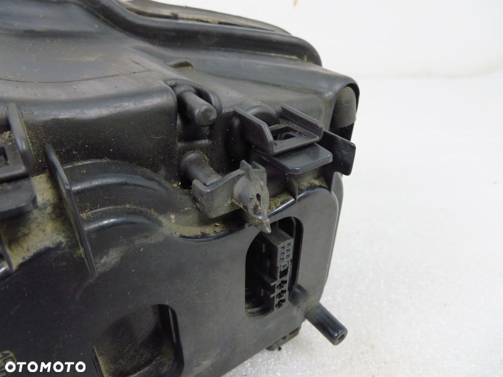 LAMPA PRAWA PRZEDNIA AUDI A8 D3 BIXENON 5811800 5DV00829000 - 6