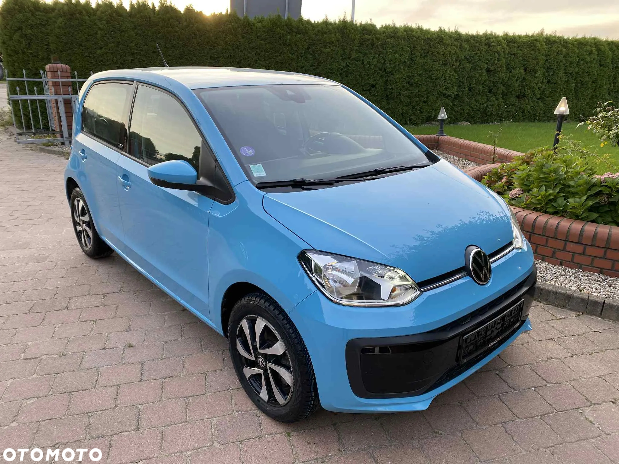Volkswagen up! Active - 4
