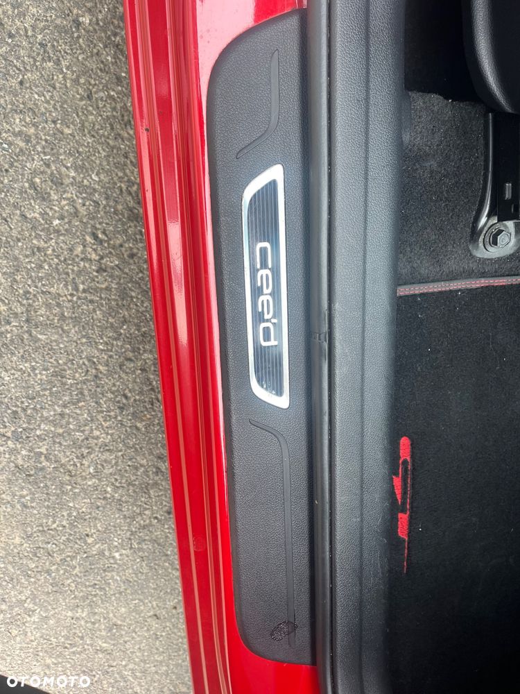 Kia Ceed 1.6 CRDi 136 ISG GT Line - 26
