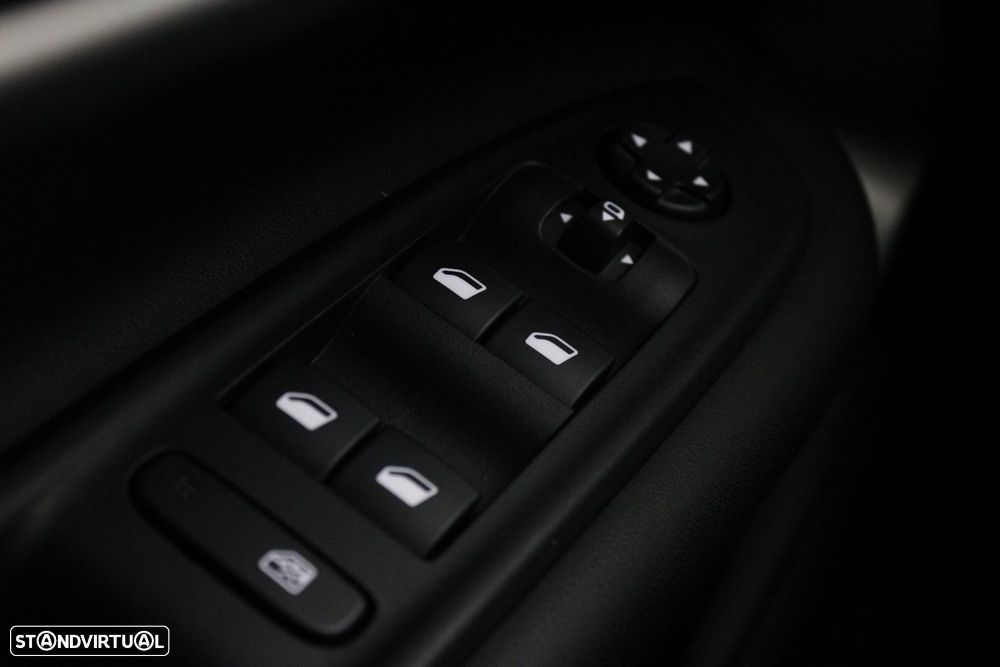 Jeep Avenger 54 kWh Summit - 28
