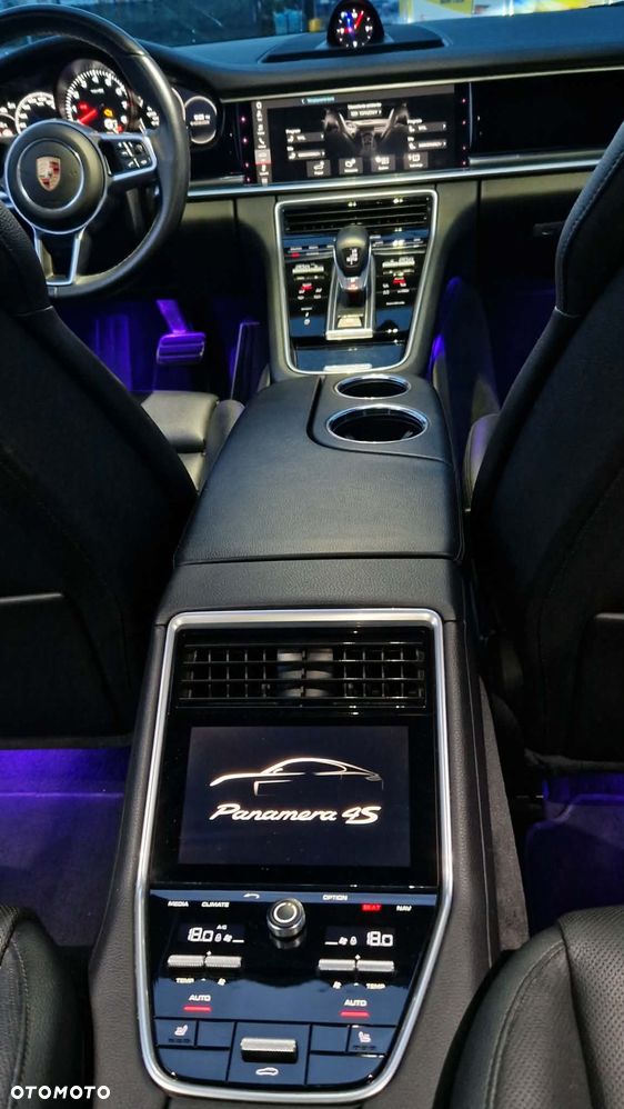 Porsche Panamera 4S - 31
