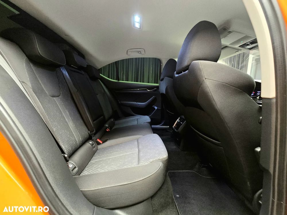 Skoda Octavia 2.0 TDI STYLE DSG - 22
