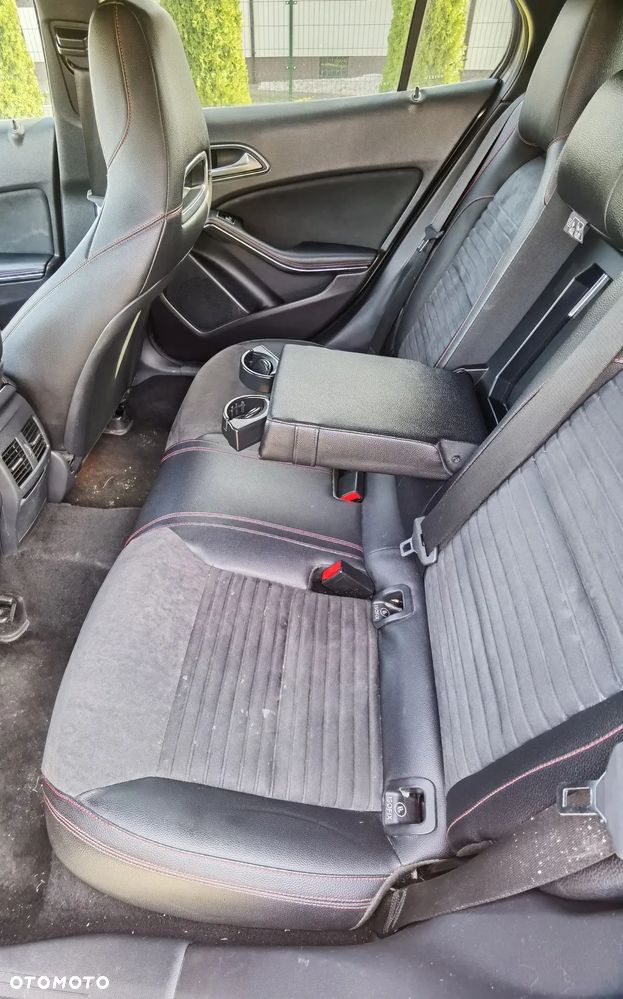 Mercedes-Benz GLA 200 7G-DCT AMG Line - 10