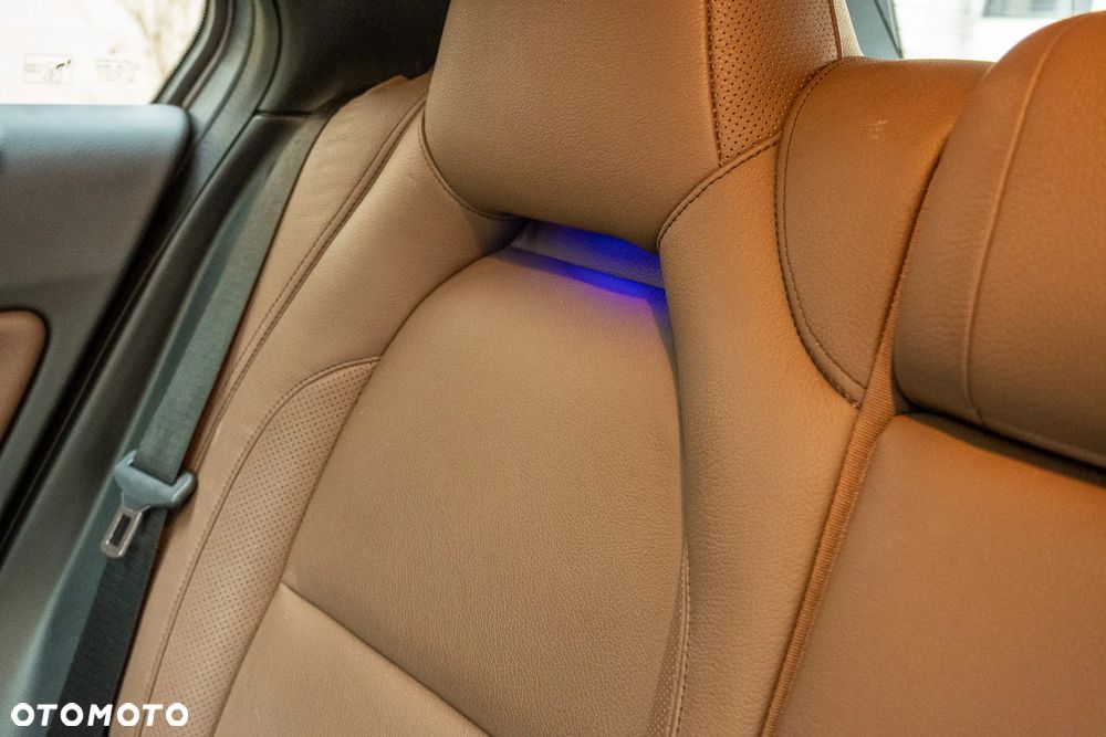 Mercedes-Benz Klasa A 180 7G-DCT Urban - 17