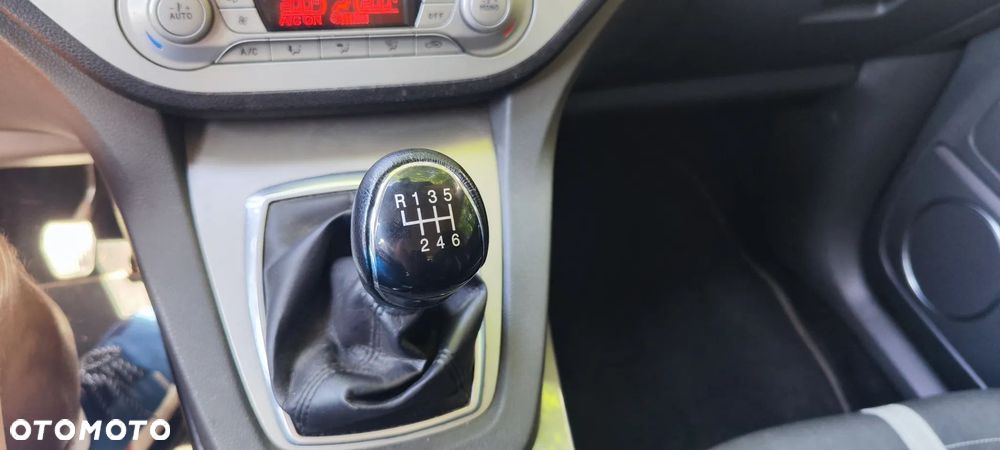 Ford Kuga 2.0 TDCi 4x4 Titanium - 9