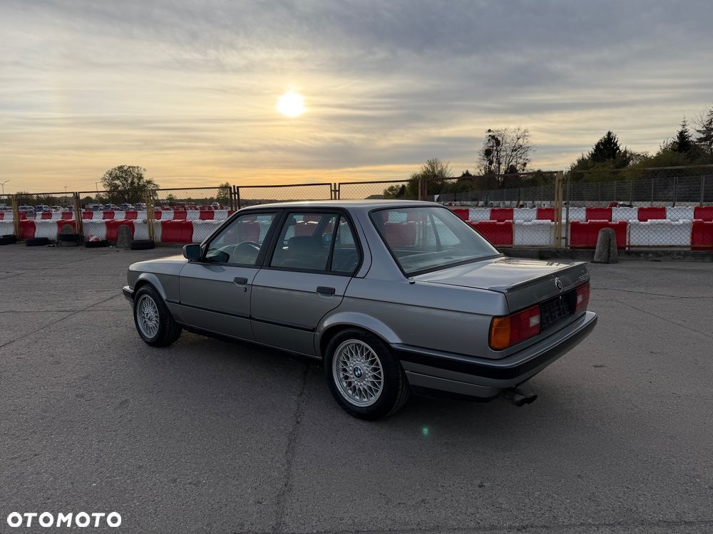 BMW Seria 3 325i - 5
