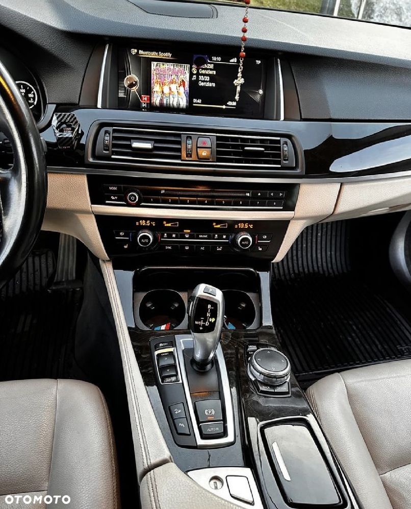 BMW Seria 5 520d xDrive - 9