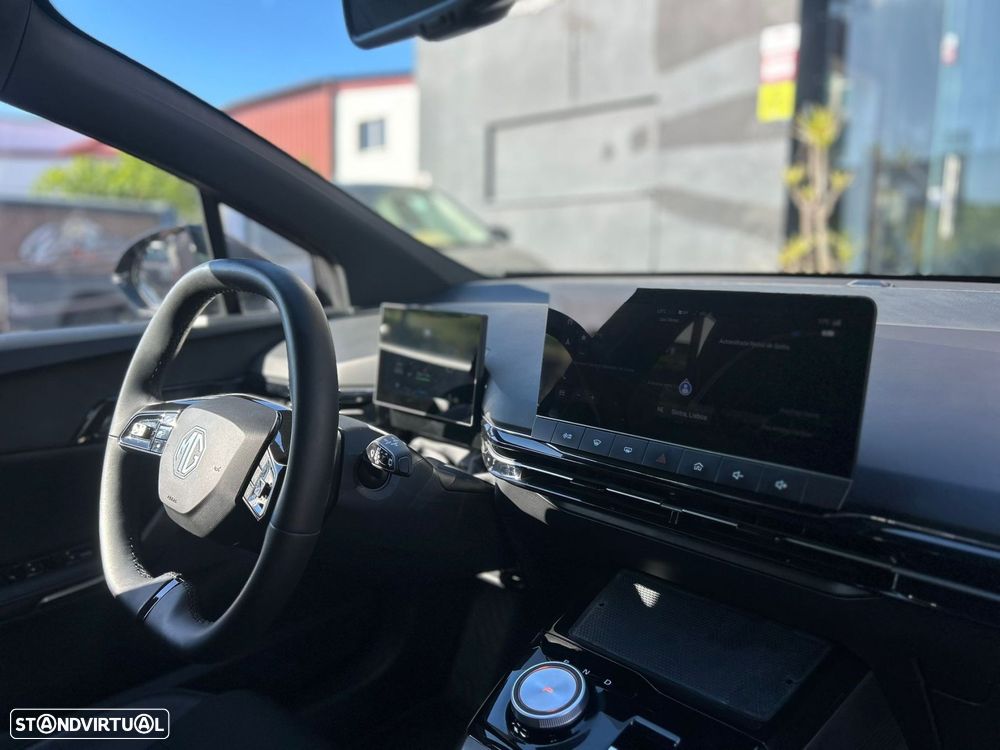 MG MG4 64 kWh Luxury - 44