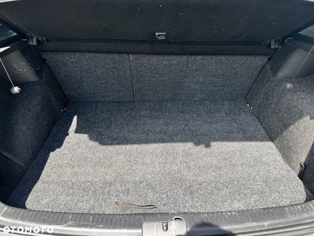 Volkswagen Golf - 32