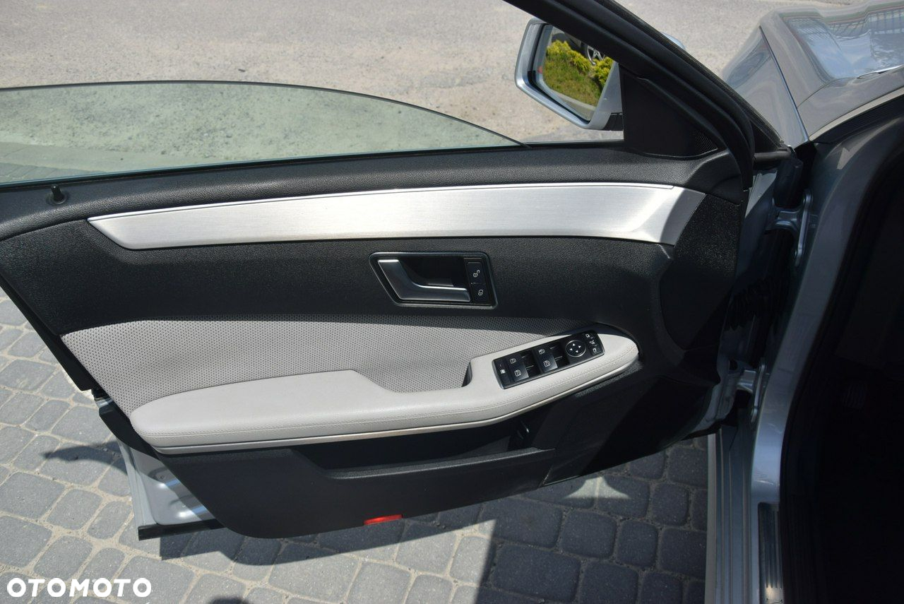 Mercedes-Benz Klasa E 350 CDI BlueEff Avantgarde - 26