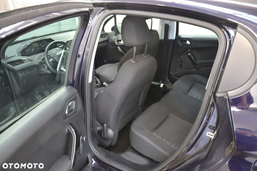 Peugeot 208 - 25