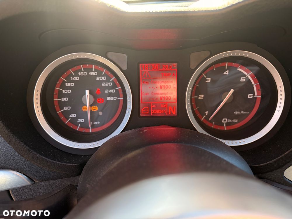 Alfa Romeo 159 2.4 JTDM 20V DPF Q-Tronic ti - 16