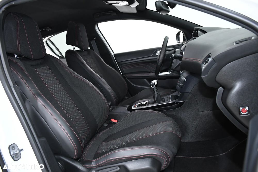 Peugeot 308 1.2 L PureTech Turbo S&S Active - 5