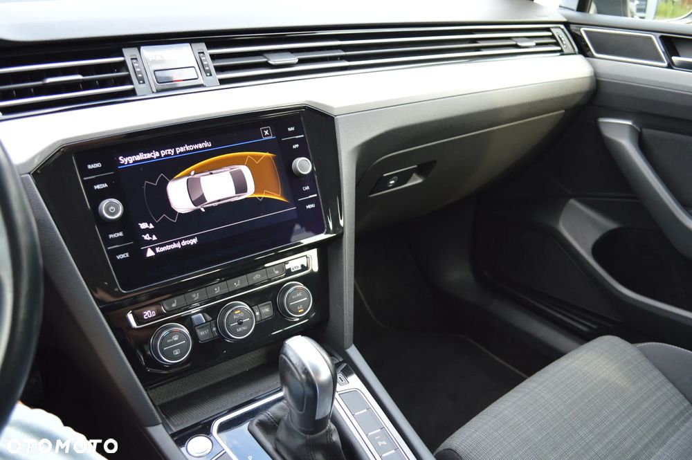 Volkswagen Passat 2.0 TSI Business DSG - 23