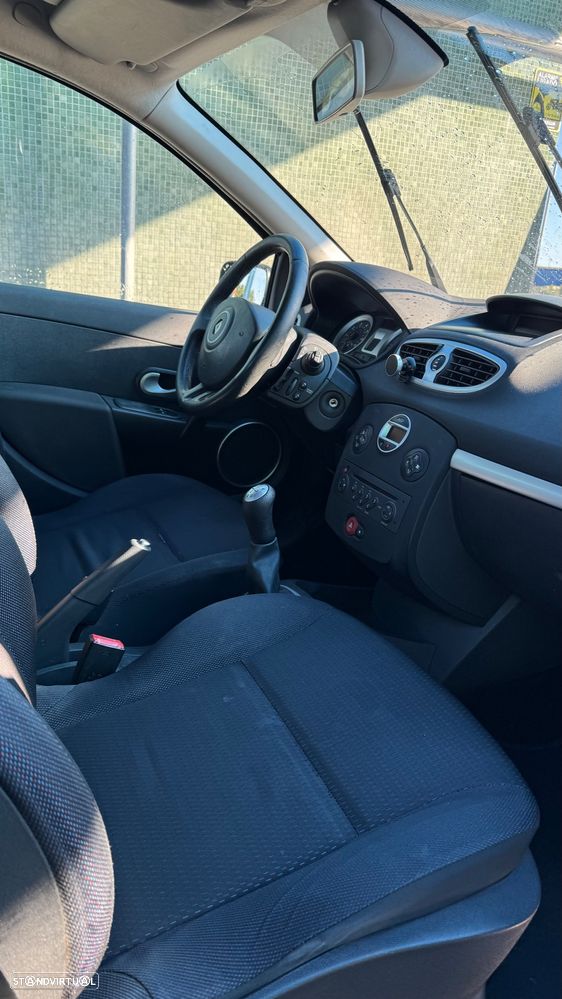 Renault Clio 1.2 16V Confort - 12