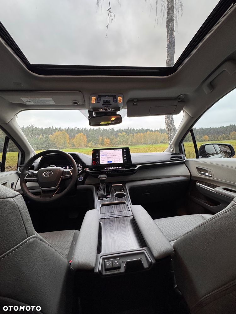 Toyota Sienna - 10