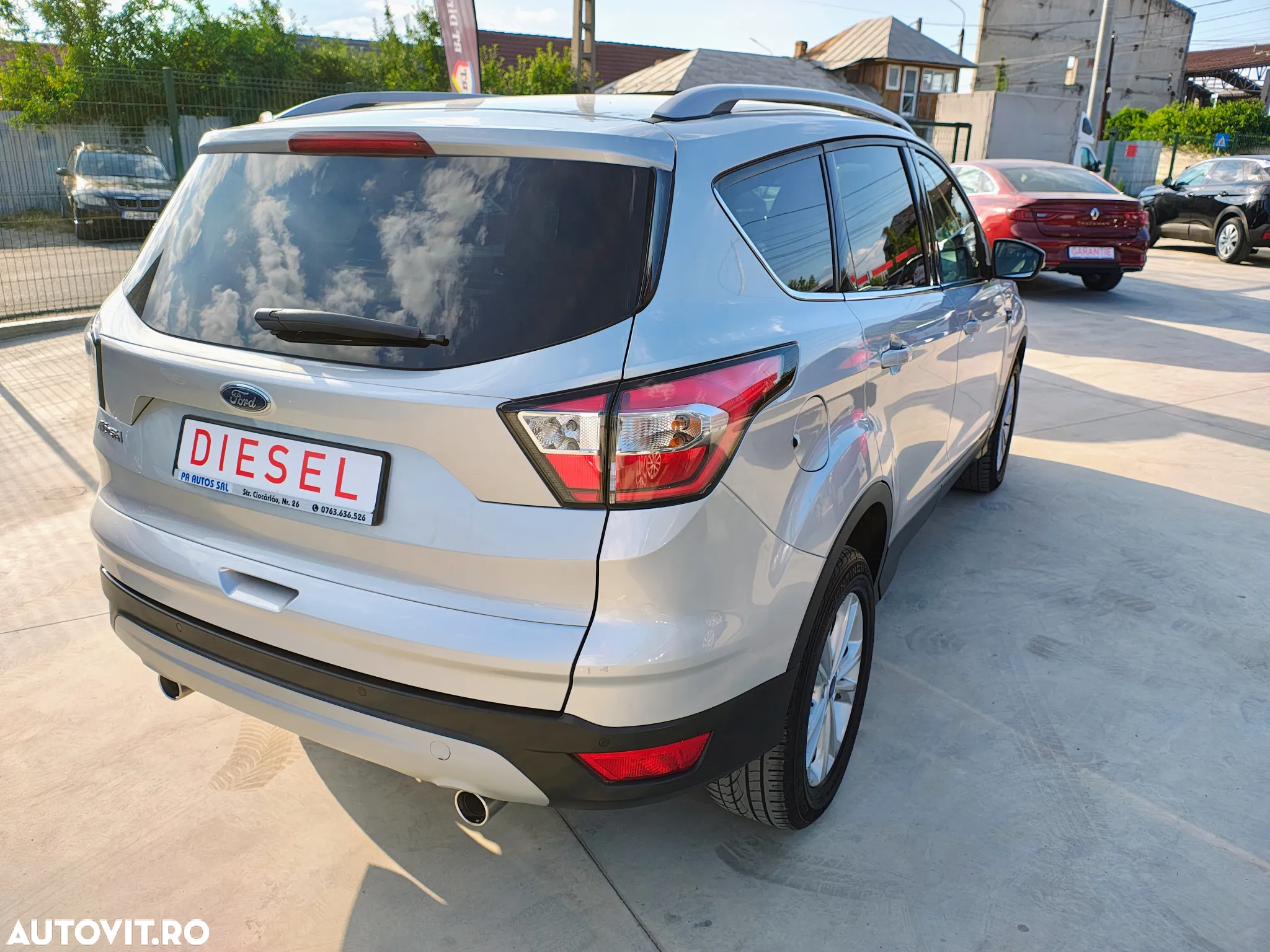 Ford Kuga 2.0 TDCi 2x4 Titanium - 3