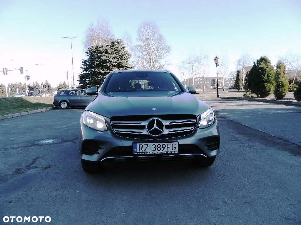 Mercedes-Benz GLC 300 4Matic 9G-TRONIC AMG Line - 3