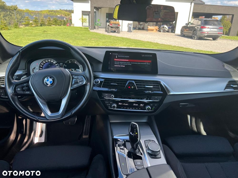 BMW Seria 5 520d xDrive M Sport sport - 9