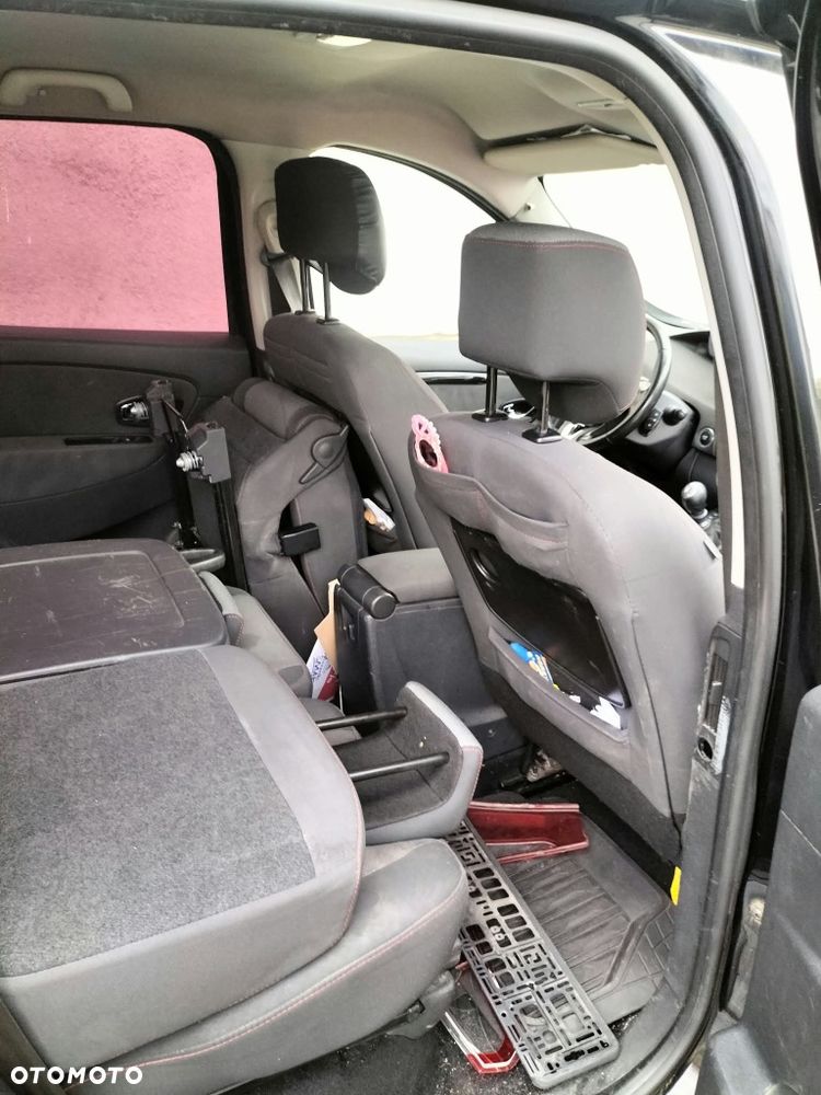 Renault Grand Scenic - 8