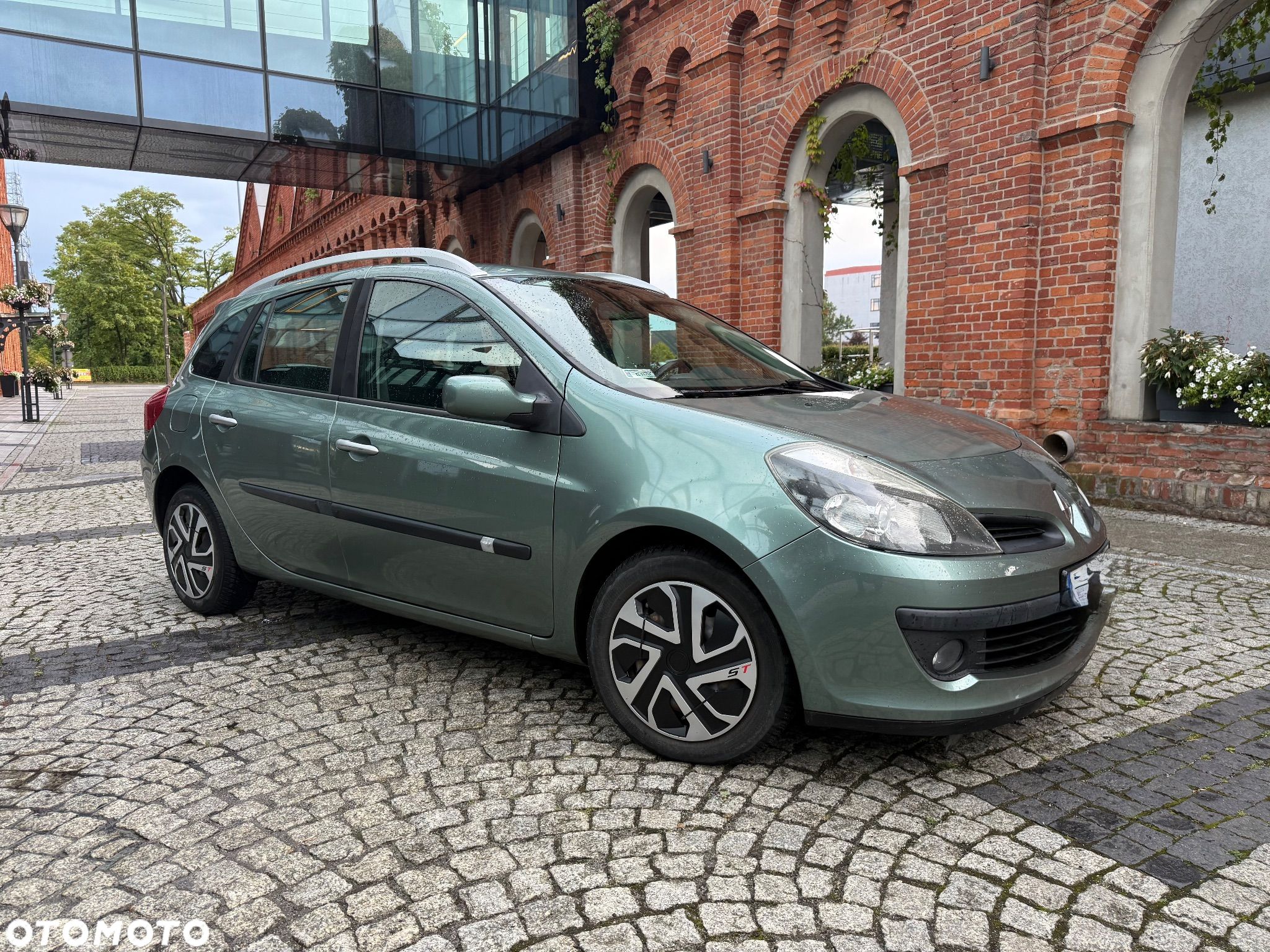 Renault Clio 1.2 16V 75 Grandtour Dynamique - 1