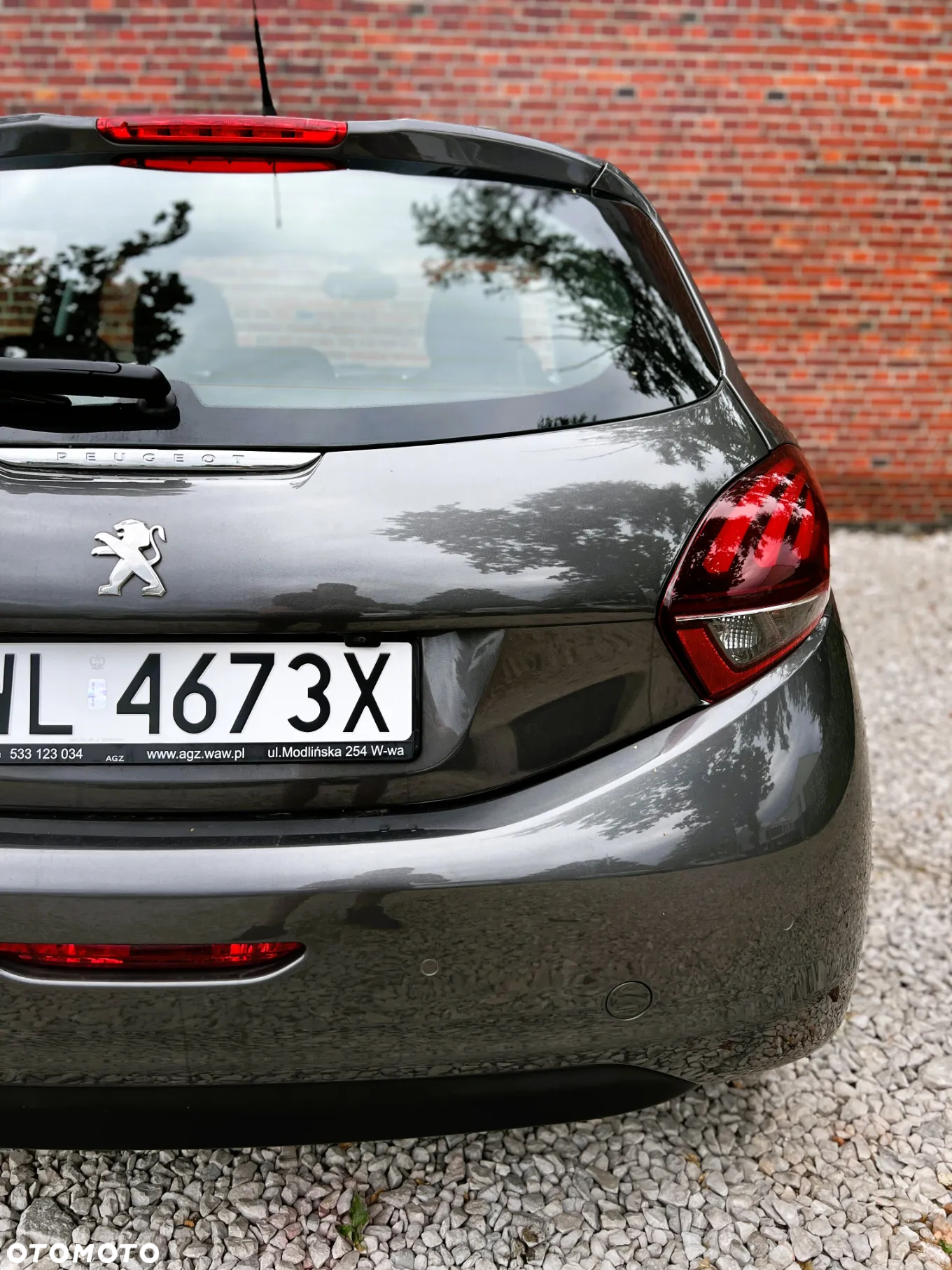 Peugeot 208 - 35