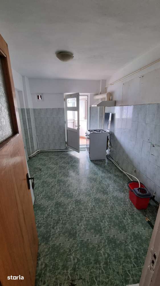 Apartament 3 camere de închiriat, etaj 2 cu boxa — fotografia 3