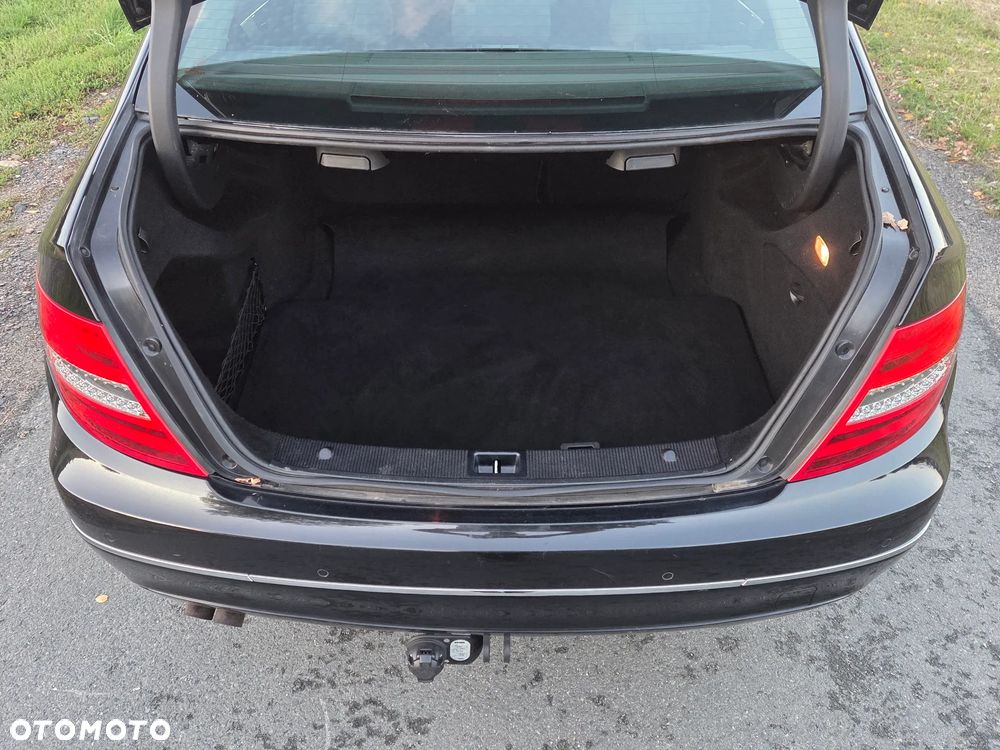 Mercedes-Benz Klasa C 180 CGI Automatik BlueEFFICIENCY Avantgarde - 10