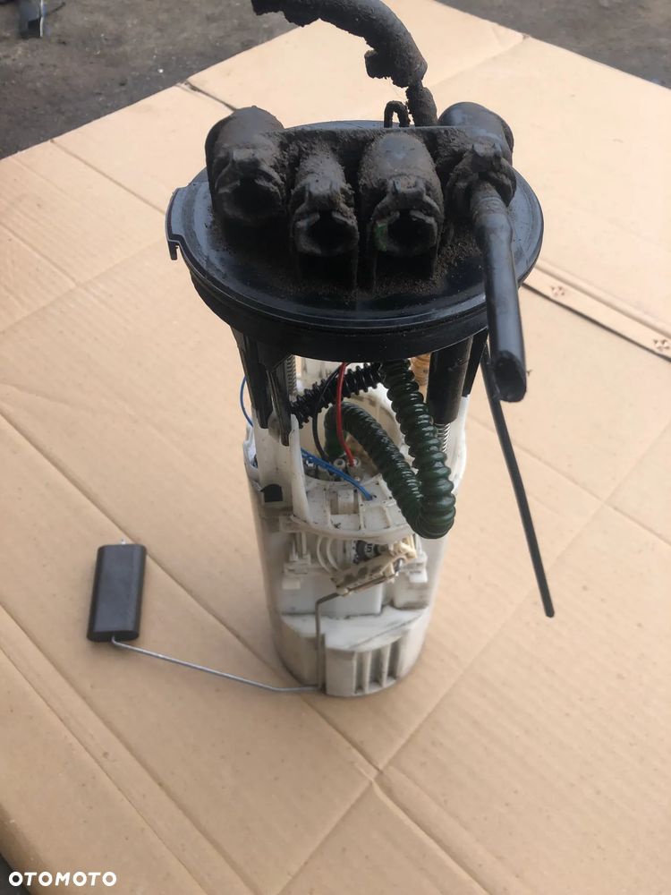 Pompa paliwa w bak Land Rover Defender 2.5 Td5 - 1