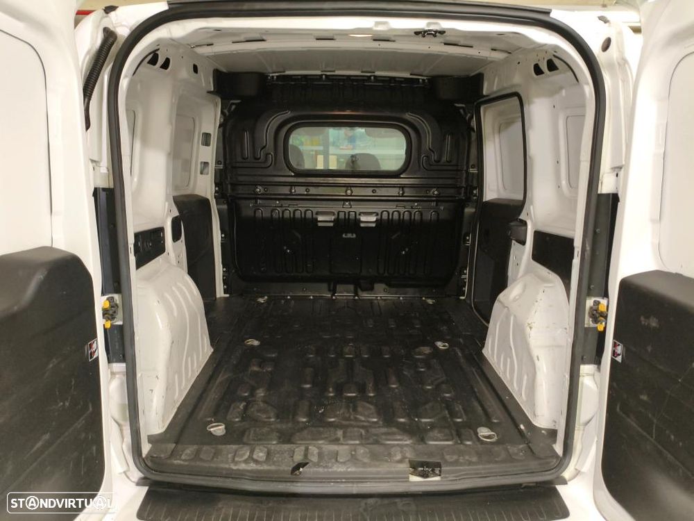 Fiat DOBLO CARGO 1.6 MJ SX 3L - 9